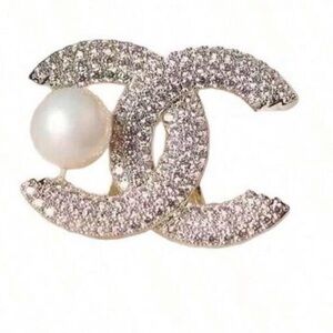 Double C Fashion Gold Tone/
Pearl Brooch, High-End Suit Letter
Diamond Pin